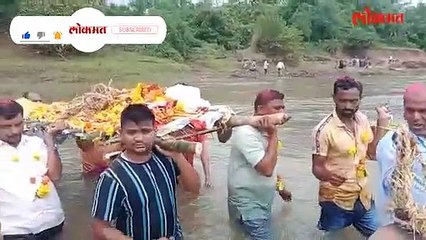 अखेरचा प्रवासही खडतर!  अंतयात्रा नदीतून काढण्याची वेळ