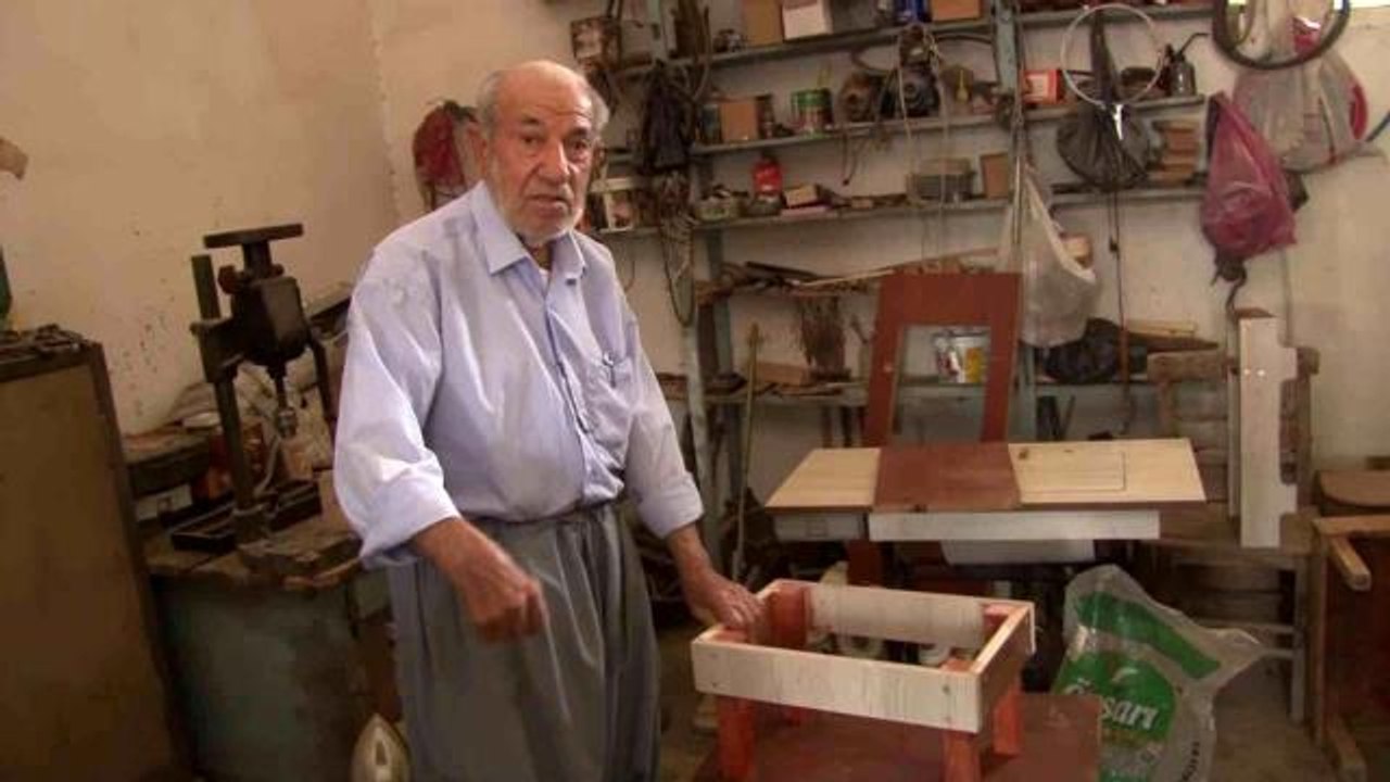 62 yıldır dikiş makinesi tamir ediyor