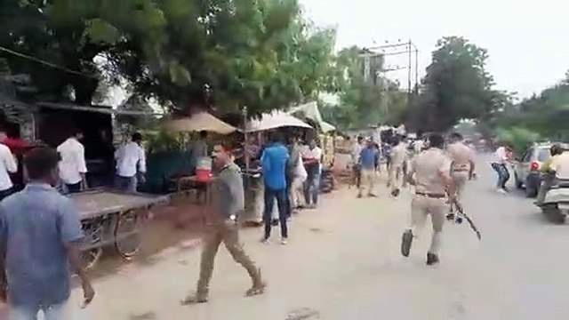 Student Agitation: आपस में भिड़े छात्रों पर पुलिस ने भांजी लाठियां