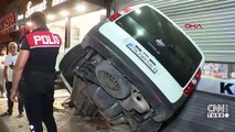 Araç merdiven boşluğuna devrildi