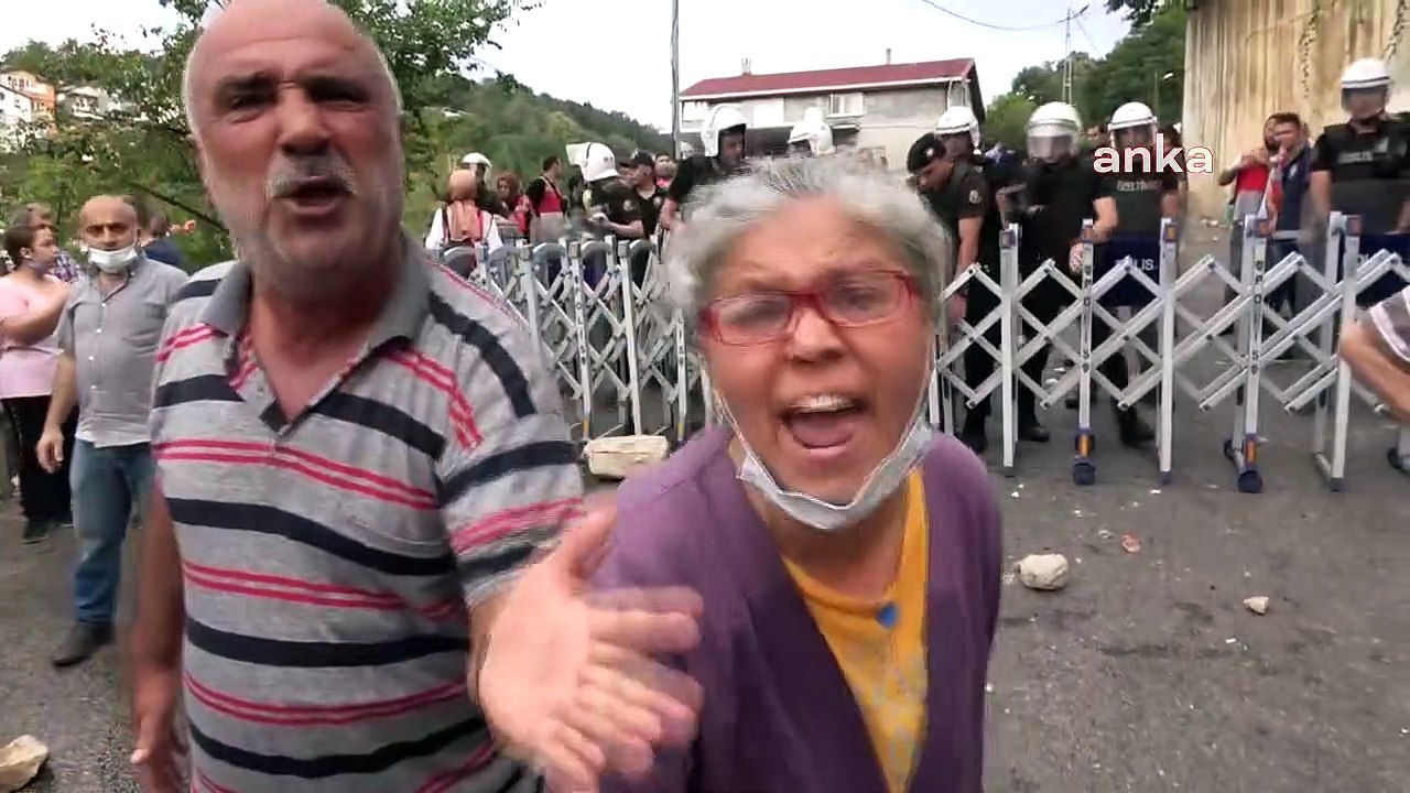 Beykoz Tokatköy’de kentsel dönüşüm gerginliği; mahalleli çatıya çıkarak polise engel olmaya çalıştı