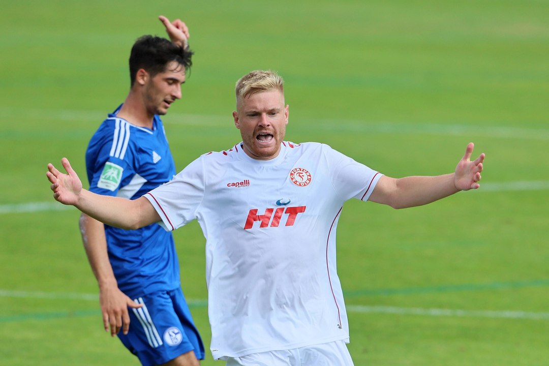 Fortuna Köln verzweifelt an einer Wand im Schalker Tor