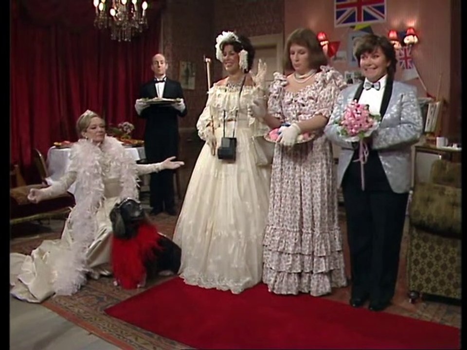 Girls on Top (1985) S01E05 - Ident: Candy Time - Tracey Ullman / Dawn French / Jennifer Saunders / Ruby Wax