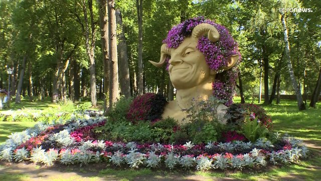 As EU members debate a Russian visa ban, a popular Lithuanian tourist attraction is taking a stand