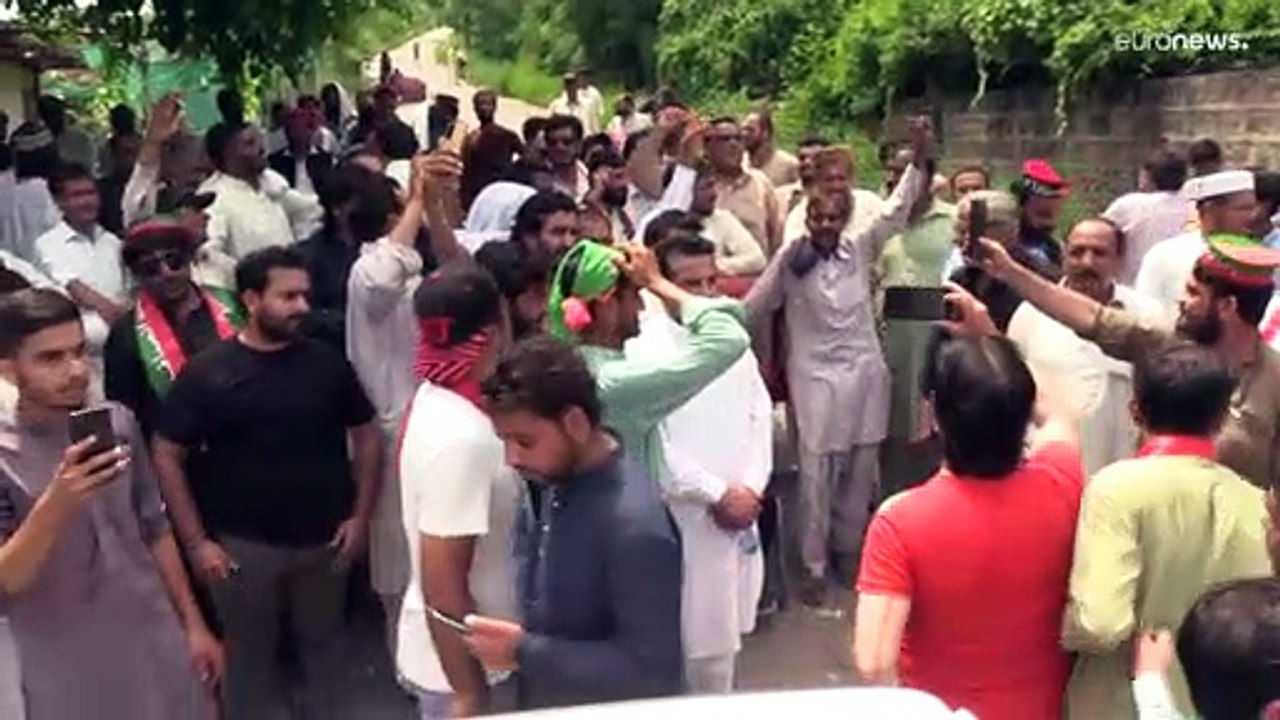 Pakistan: Unruhen nach Ermittlungen gegen Khan befürchtet