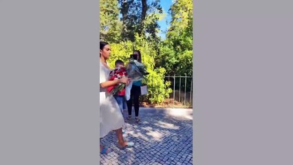 Populares eufóricos ao ver Georgina Rodriguez no Santuário de Fátima
