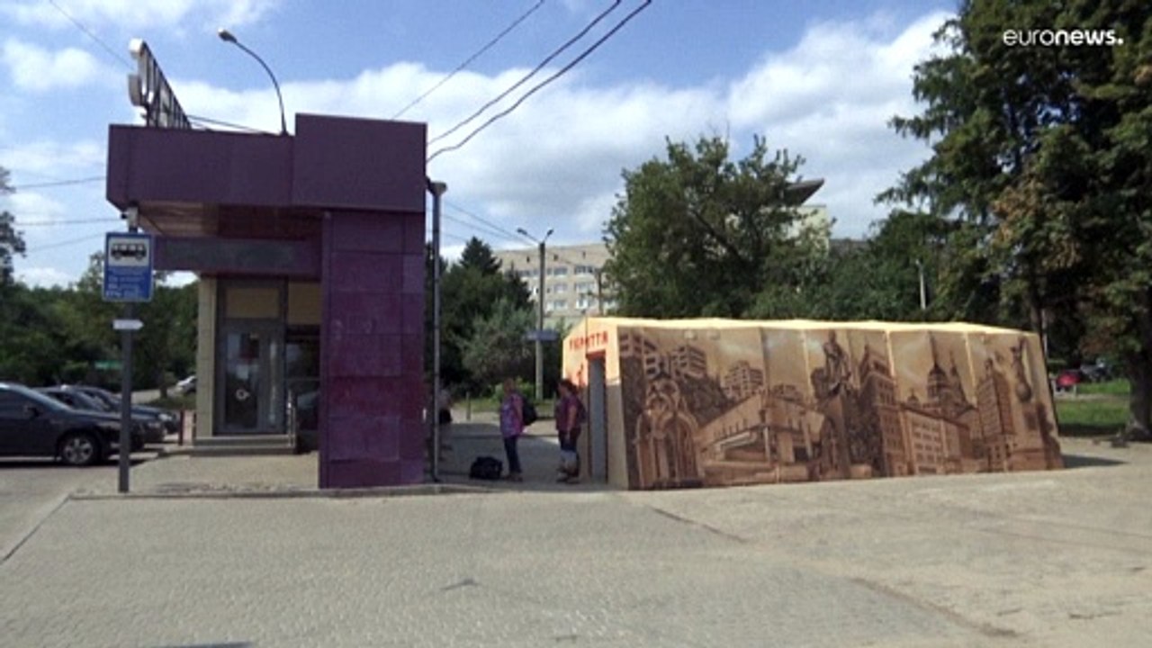 Charkiw: Bunker-Bushaltestellen schützen vor Bomben