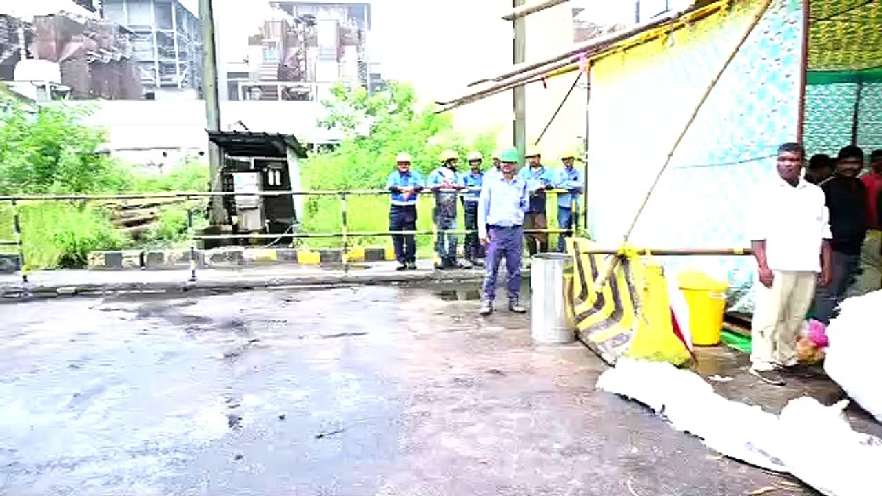 चार टन गांजा, प्रतिबंधित सिरप और इंजेक्शन को बा...