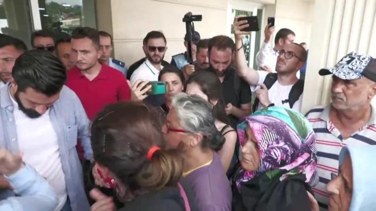 Tokat gündem haberleri | Tokatköy Mahallesi'nde Yaşayan Kentsel Dönüşüm Mağdurları AKP'li Beykoz Belediyesi Önünde: "Onu Bu Halk Seçti Oraya. Kendi Halkına Zulüm Yapıyor"