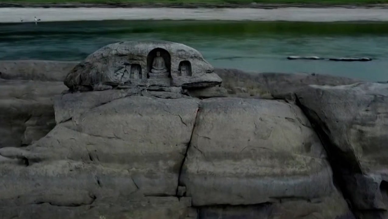 Declining river uncovers ancient statues in China