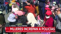 Mujeres increpan a policías por enfrentamientos en Villa El Carmen