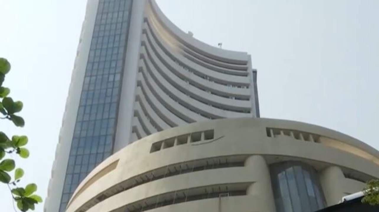 Sensex plunges 872 pts, investors lose over Rs 6.5 lakh crore in 2 days; Rupee hits 4-week low against US dollar; more