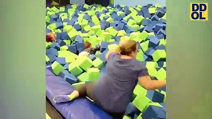 TRY NOT TO LAUGH WATCHING FUNNY FAILS