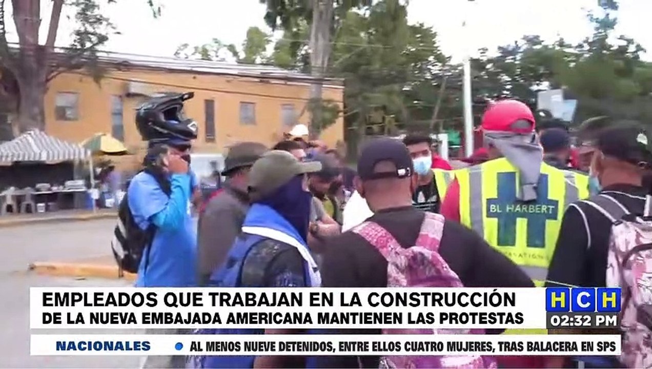 ¡Con quema de llantas! Obreros de nueva embajada continúan exigiendo respeto a sus derechos laborales