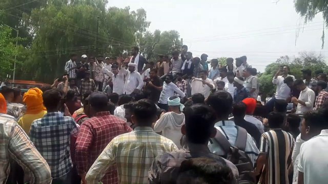 छात्र संघ चुनाव: छात्र-छात्राओं ने शाक्ति प्रदर्शन करते हुए नामांकन दर्ज करवाया