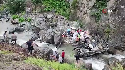 Trabzon'da araç dereye yuvarlandı: 6 yaralı