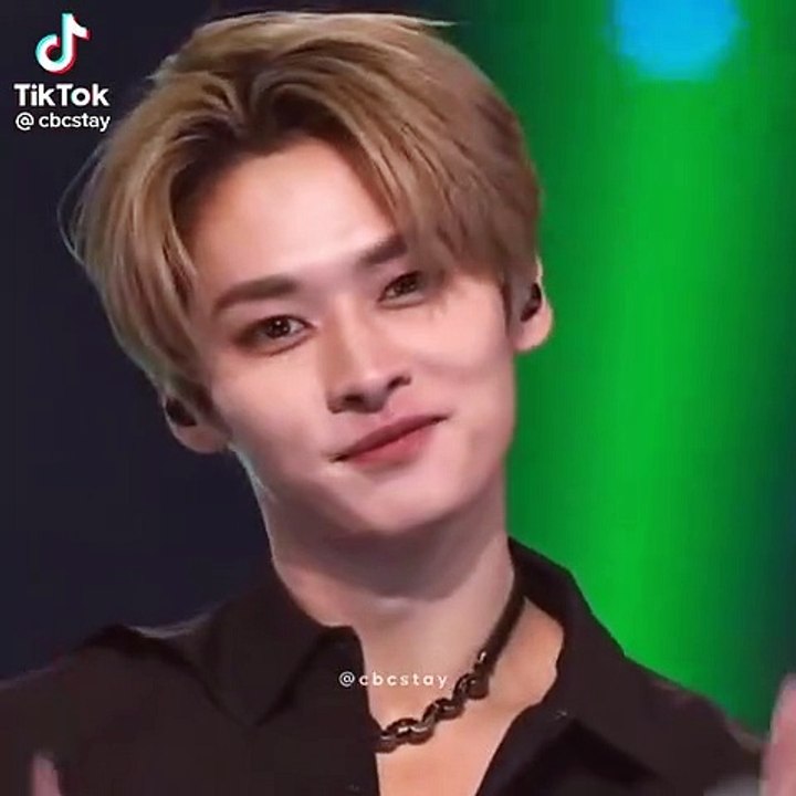 Lee Know dancing