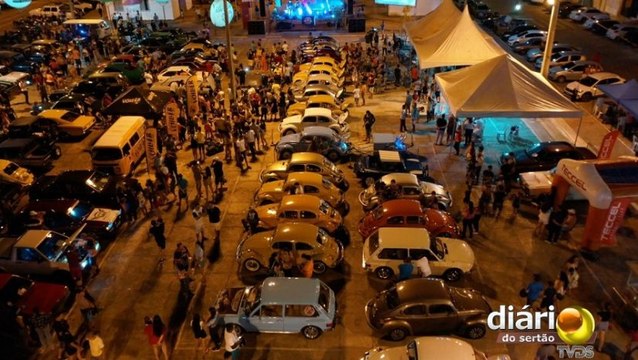 Encontro de Carros Antigos reúne dezenas de relíquias e recorde de público em Cajazeiras