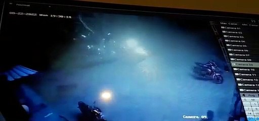 VIDEO: छात्रों से भरी जीप अनियंत्रित होकर ट्रांसफार्मर में घुसी, सीसीटीवी में कैदी हुई घटना