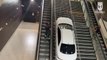 Un conductor empotra un coche robado en las escaleras de una estación del Metro de Madrid