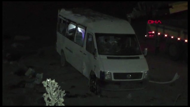 Tarım işçilerini taşıyan minibüs yuvarlandı: 1 ölü, 14 yaralı