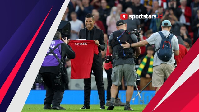 Disambut Meriah Fans Manchester United, Casemiro Resmi Diperkenalkan di Old Trafford