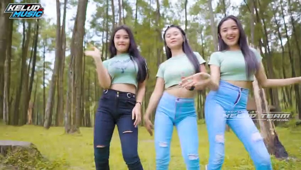 DJ PARTY STARTED BIKIN PARGOY