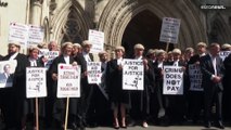 Advogados em greve no País de Gales e Inglaterra
