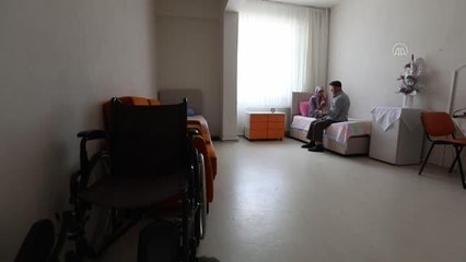 Kırklareli haberi: KIRKLARELİ - Yatağa bağımlı eşinin elini, birlikte kaldığı huzurevinde de hiç bırakmıyor