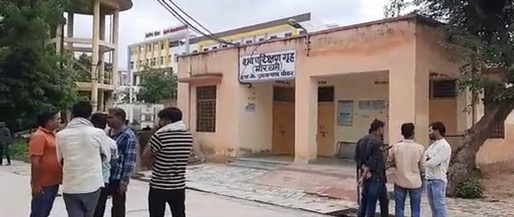 भीषण हादसा: कार व ट्रक की भिडंत में सेना के जवा...