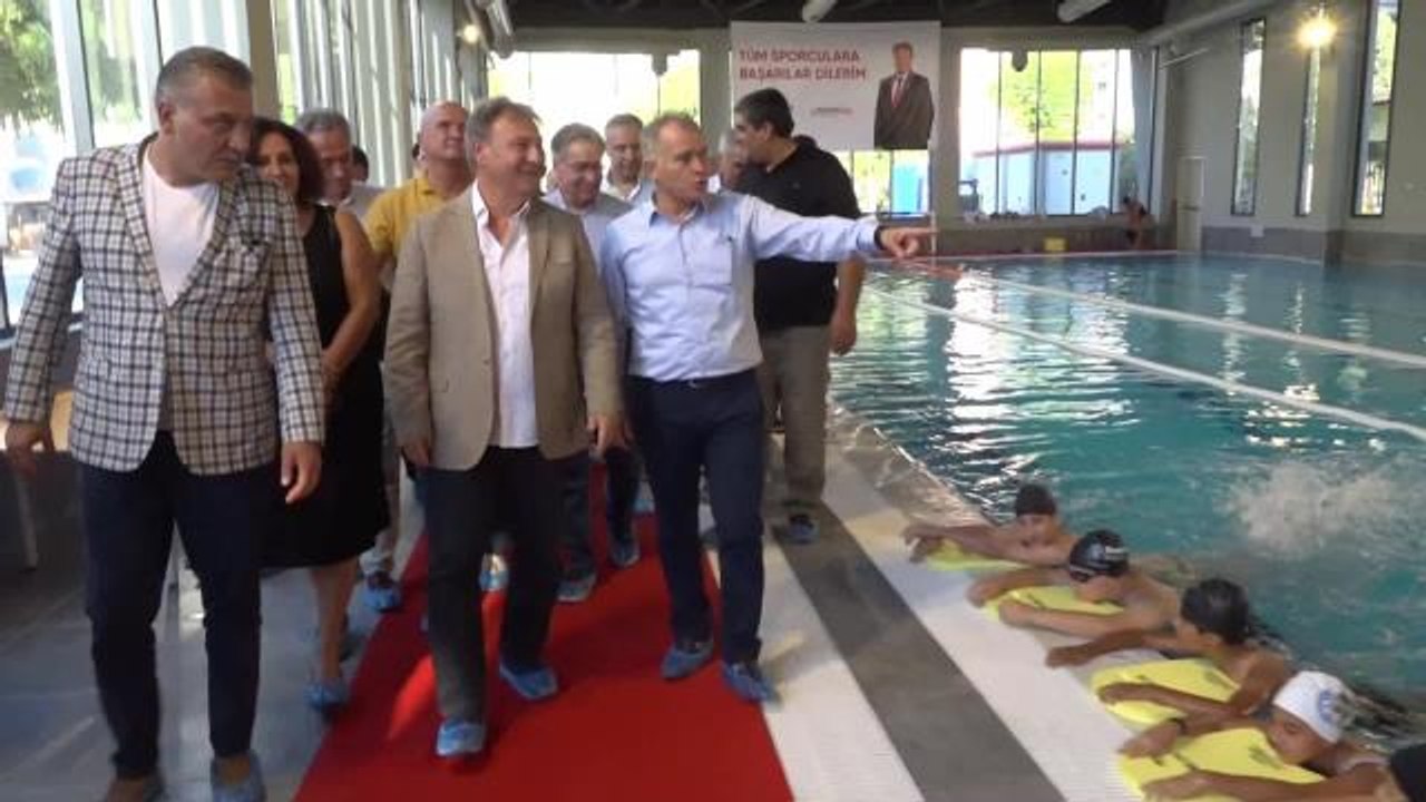 İzmir haber: Bornova Çamdibi Yüzme Havuzu'nda İlk Kulaçlar Milli Yüzücü İlker Altınbilek'ten