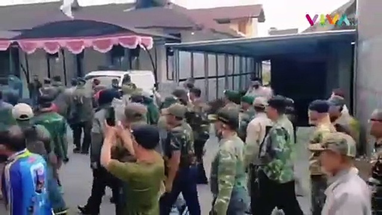 Ratusan Purnawirawan TNI Serbu Mapolsek Lembang