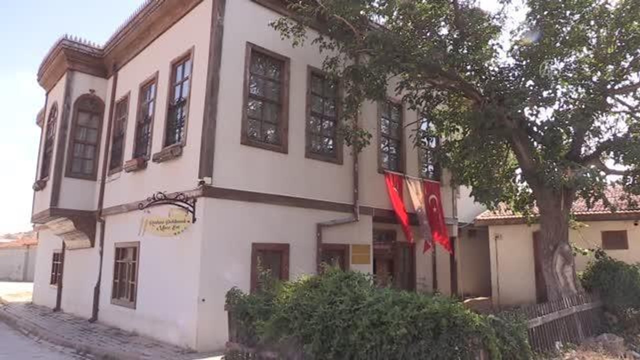 Kırıkkale haberi | KIRIKKALE - "Kralların ressamı" Rahmi Pehlivanlı, yarım asrı aşan ömrüne binlerce eser sığdırdı
