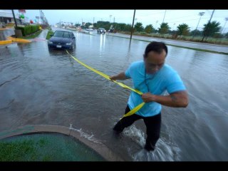 Descargar video: Heavy rains cause flooding across Dallas Fort Worth area