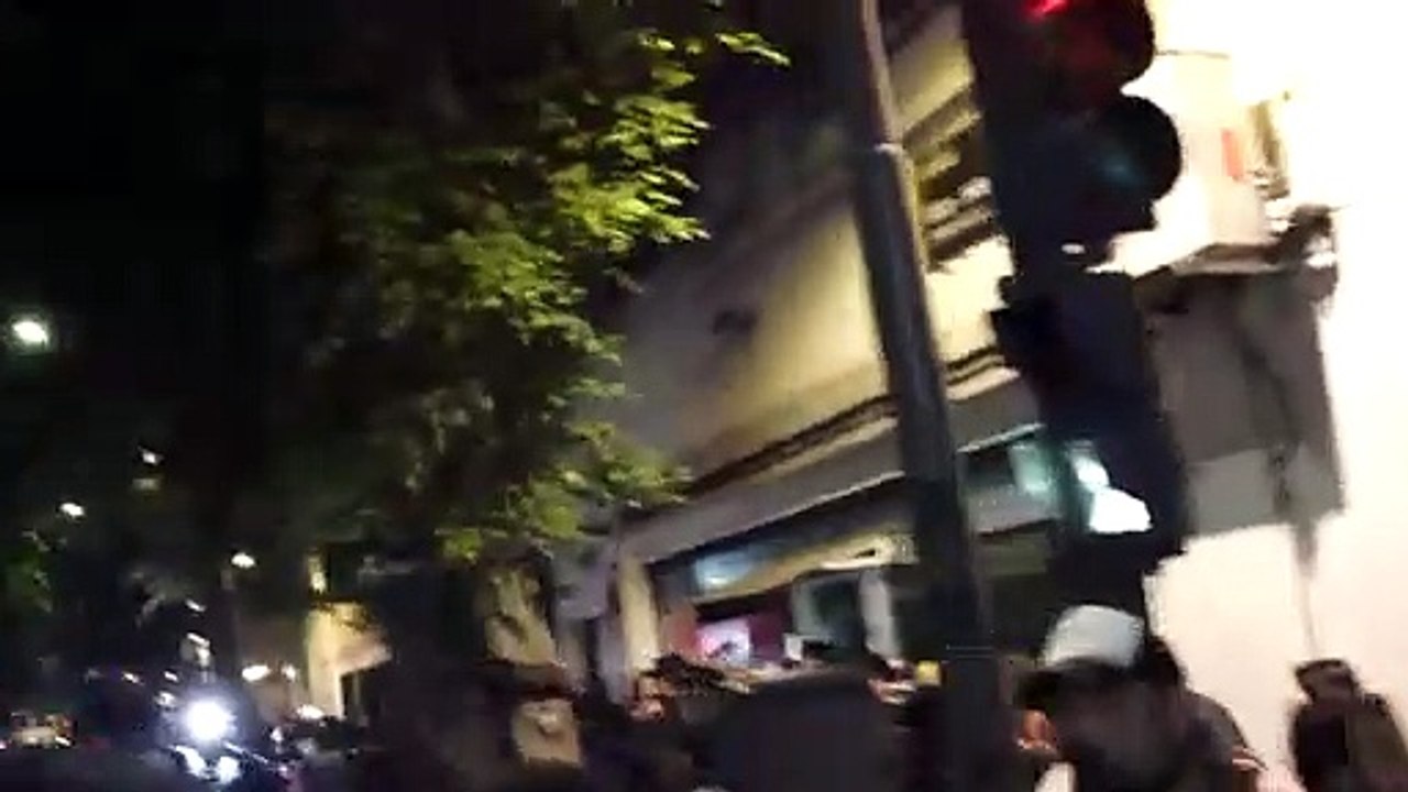 CFK denunció represión de la Policía de la Ciudad en la puerta de su casa: los videos