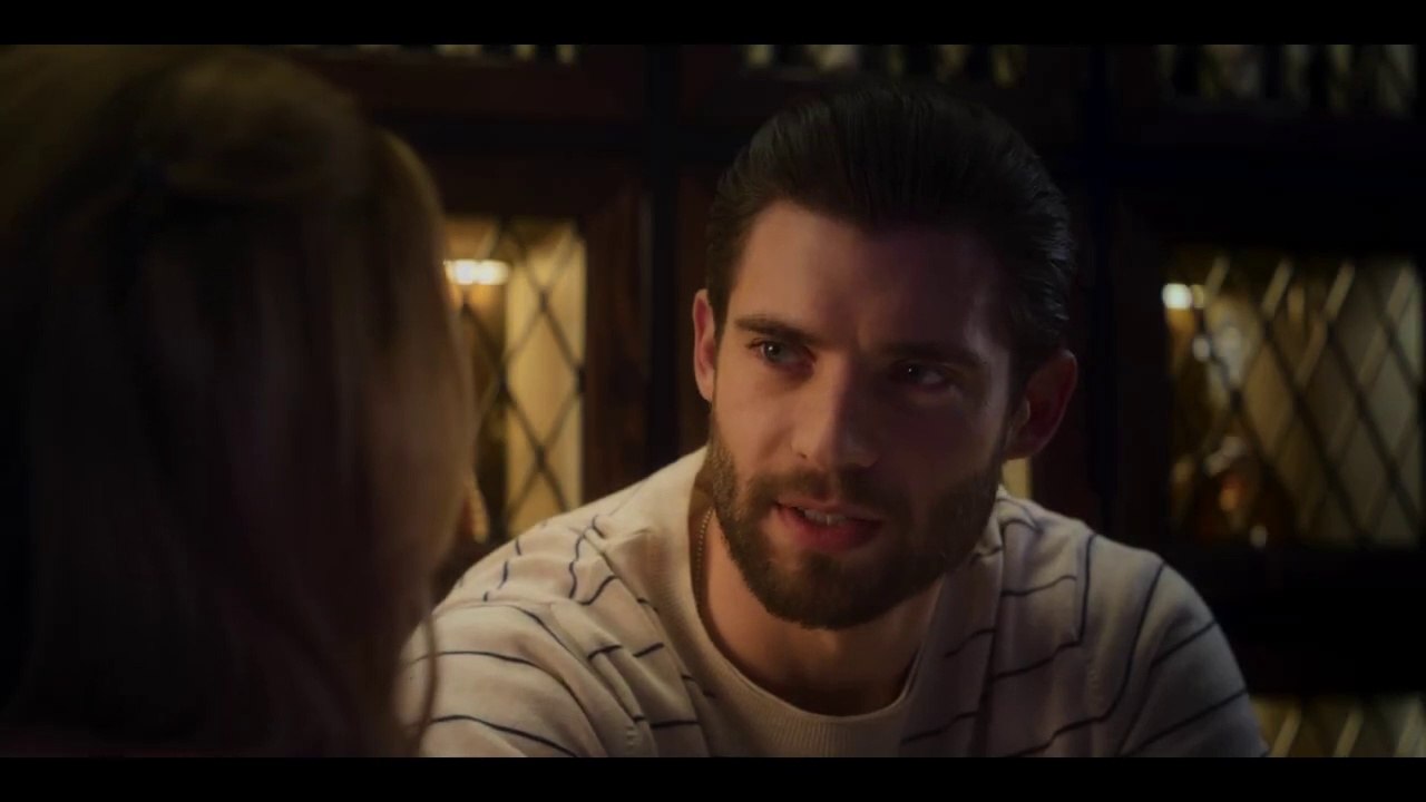 Look Both Ways / Kiss Scenes — Natalie and Jake (Lili Reinhart and David Corenswet)