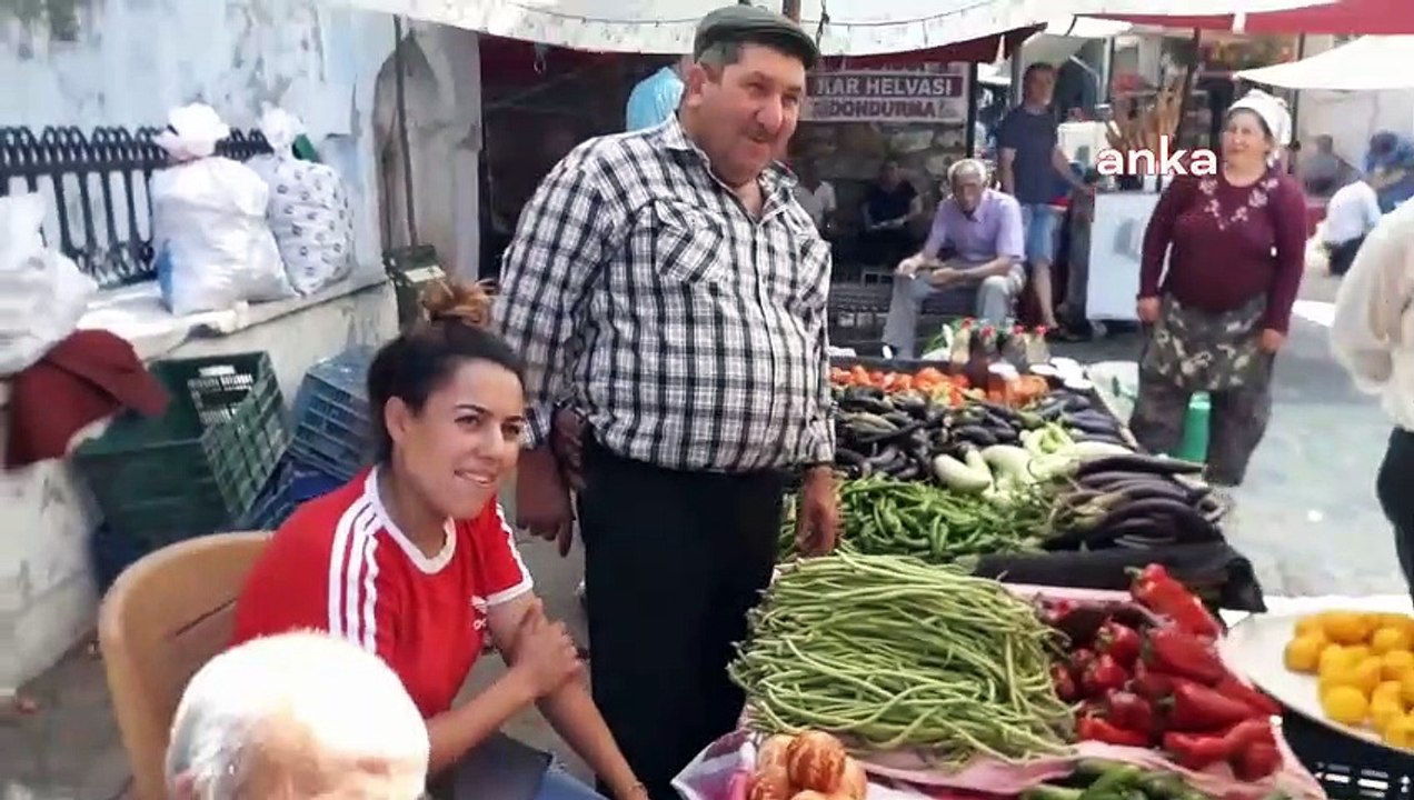 Pazarcılık yapan üniversite mezunu genç kız isyan etti: Ne olacak sonumuz?