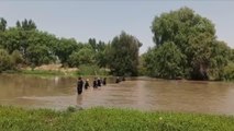Diyarbakır haber... DİYARBAKIR - Dicle Nehri'nde kaybolan çocuğu arama çalışmaları sürüyor