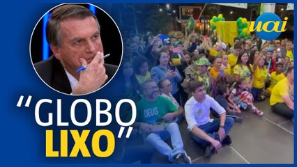 Bolsonaristas acompanham JN no telão em BH