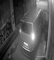 BEYOĞLU'NDA PAHALI ÜRÜNLERİ SEÇEREK ÇALAN HIRSIZLAR KAMERADA