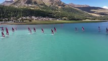 El lago Silvaplana acoge a más de 250 windsurfistas