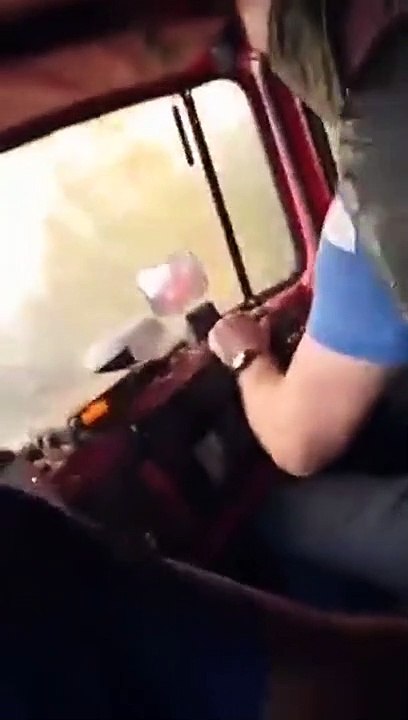 Conduire à travers un feu de forêt... Terrifiant