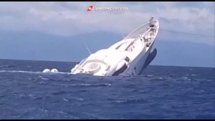 Il video dello yacht di 40 metri affondato al largo di Catanzaro