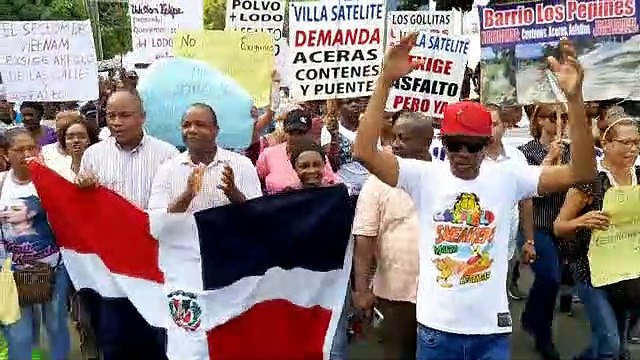 Munícipes de Santo Domingo Norte demandan aceras, contenes y asfaltado frente al MOPC 