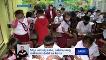 Mga estudyante, nahirapang makauwi dahil sa baha | Saksi