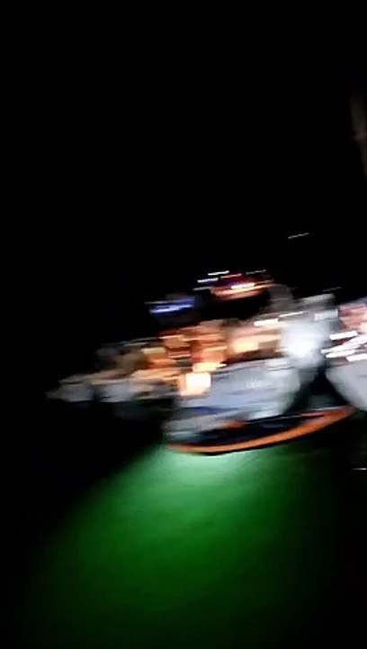 Un vídeo al que ha accedido SOS Mar Menor con un grupo de jóvenes de botellón en una concentración de embarcaciones de recreo en el Mar Menor.