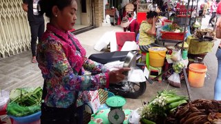 Popular Braised Pork Intestines in Chbar Ampov Market  Cambodian Street Food_1080p