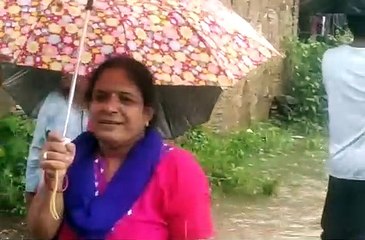 शिक्षिकाएं और 20 विद्यार्थियों को स्कूल में गुजारनी पड़ी रात