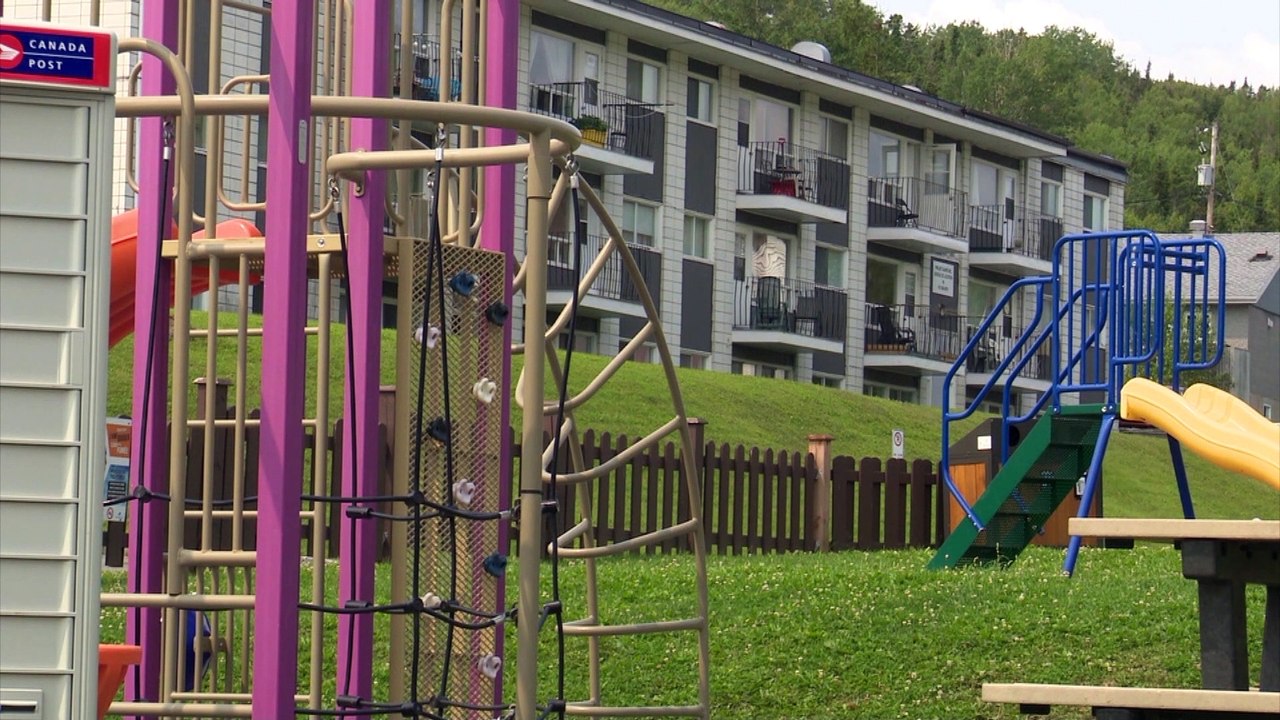 23 aout TOPO candidat QS Yv Bonnier Viger visite Nadeau Gaspé