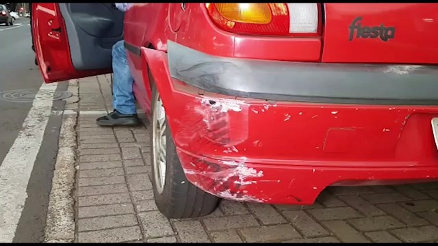 Motociclista fica ferido após se envolver em acidente na Avenida Brasil